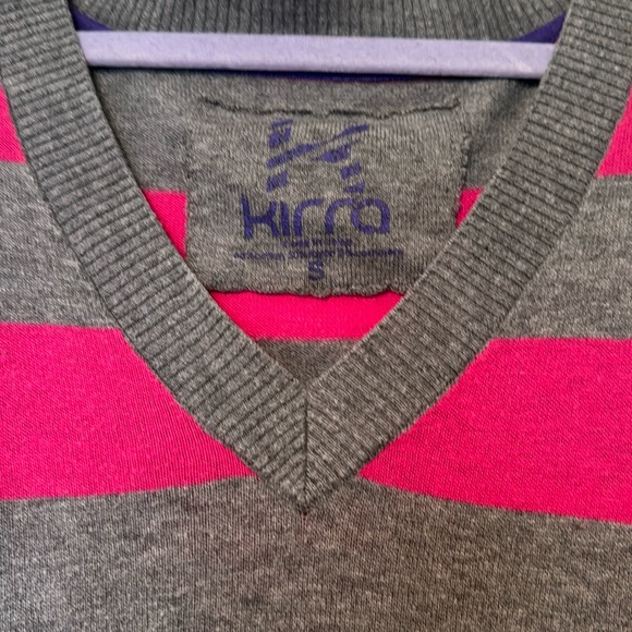 💜 Kirra Striped V-neck Sweater - Picture 2 of 4